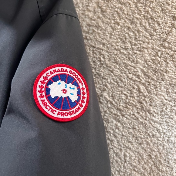 Canada Goose Gray Puffer Jacket - Picture 5 of 9